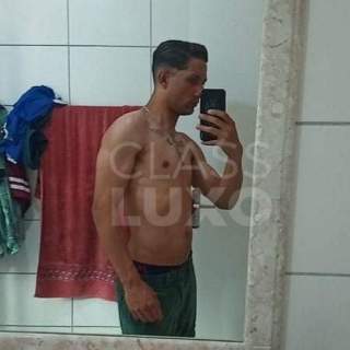 Acompanhante masculino diferenciado de dia empresário a noit
