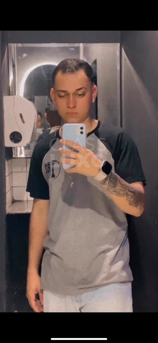 Branquinho tatuado de 20 anos pronto pra te fazer feliz