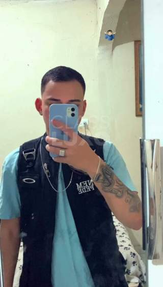 Branquinho tatuado de 20 anos pronto pra te fazer feliz