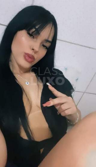 Camgirl, pronta para realizar seus desejos e fetiches.