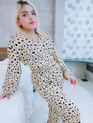 Sofia lemos acompanhante delicada olhos azul clara