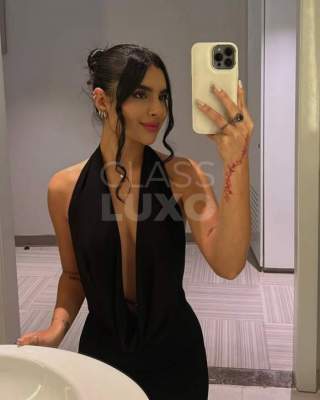 Latina dos Sonhos com Rosto de Anjo