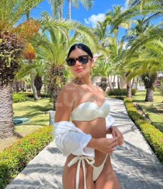 Latina dos Sonhos com Rosto de Anjo