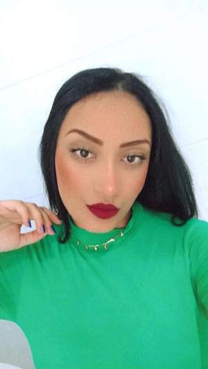 Linda morena safadinha de passagem na cidade