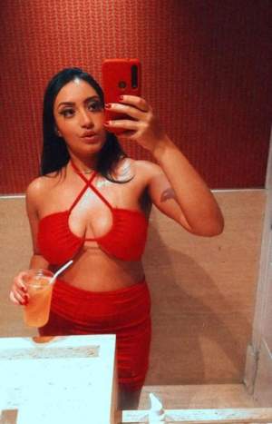 Linda morena safadinha de passagem na cidade