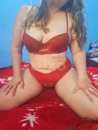 Loira com uma bunda grande peitos naturais muito safadinha