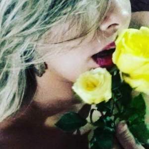 Loirinha sapequinha dá gostoso