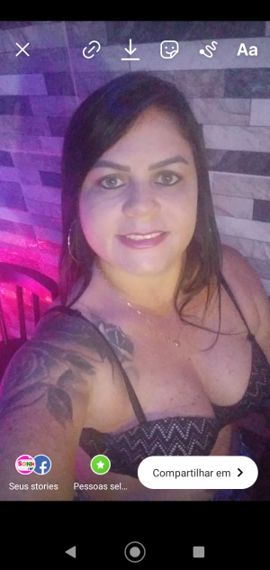 Me chamo maria,sou branquinha tatuada olhos verdes