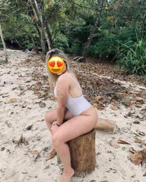 Monique gatinha linda com local meiga branquinha