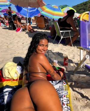 Morena safada, programa, packs e video chamada
