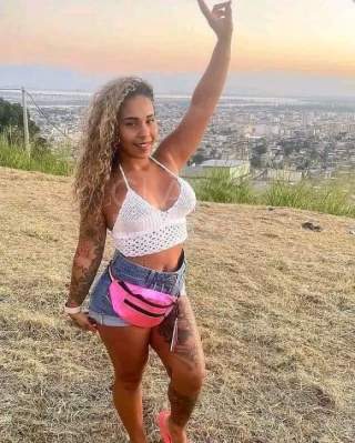 Morena sensual muito loka na prática de fazer gozar