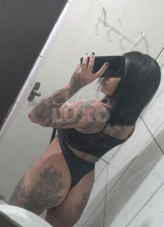 Morena tatuada