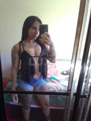 Morena tatuada