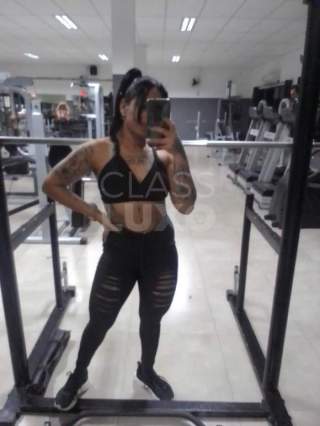 Morena tatuada