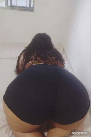 Novinha safada ... carinhosa porém bem atrevida ..