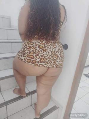 Novinha safada ... carinhosa porém bem atrevida ..