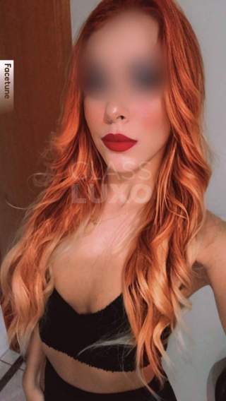 Ruivinha da bucetinha rosa, disponível para chamada de vídeo