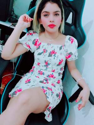 Sofia lemos acompanhante delicada olhos azul clara