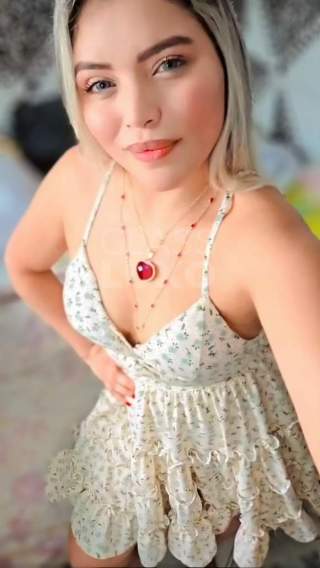 Sofia lemos acompanhante delicada olhos azul clara