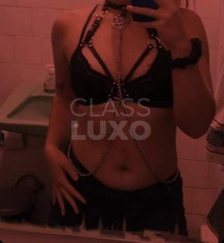 Vem se satisfazer com essa loirinha safada?