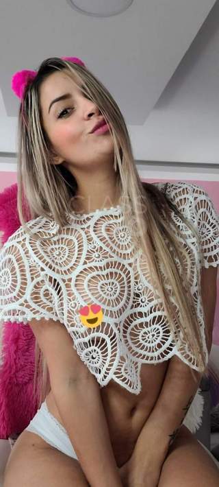 Vem se satisfazer com uma ninfeta gulosa e rainha do anal.